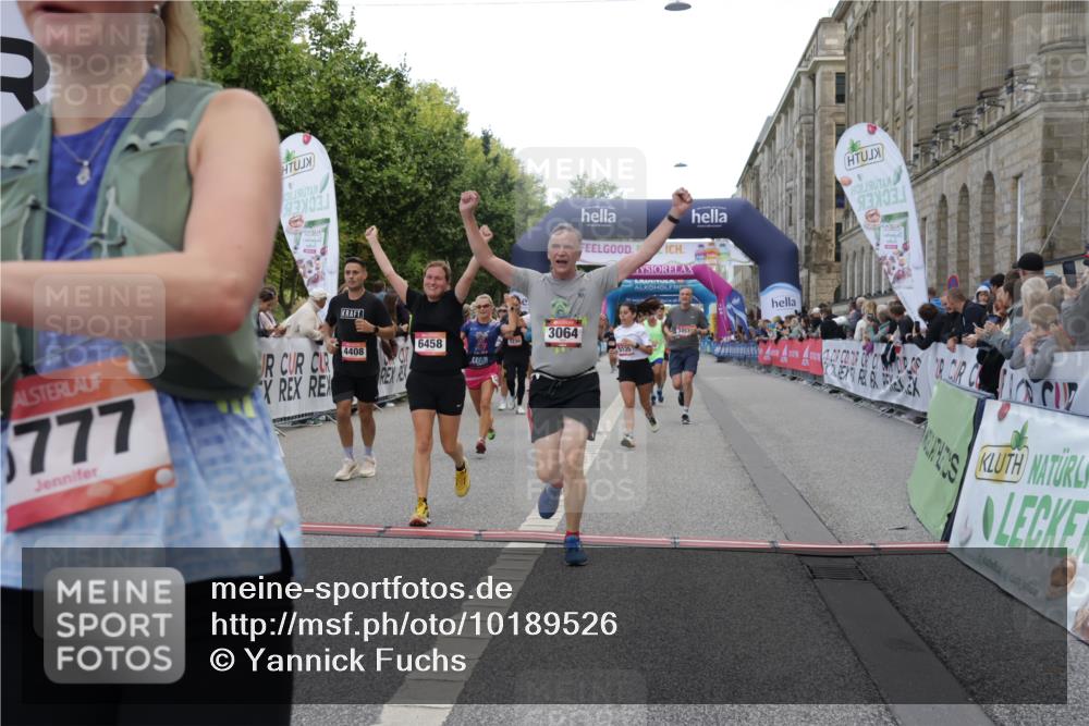 06.09.2026 - CURREX Alsterlauf Yannick Fuchs http://msf.ph/oto/10189526 06.09.2026 10:05:39 Ziel 2267, 2476, 3064, 3180, 3230, 3314, 3457, 4152, 4408, 4430, 4511, 4538, 5135, 5349, 5373, 5405, 5406, 5777, 6458 meine-sportfotos.de