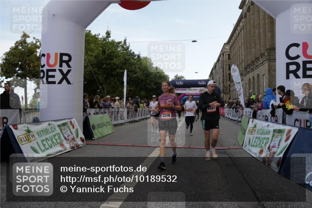 06.09.2026 - CURREX Alsterlauf Yannick Fuchs http://msf.ph/oto/10189532 06.09.2026 09:57:26 Ziel 2316, 2900, 2966, 3236, 3673, 3881, 3914, 3978, 4641, 4859, 5345, 5398, 5463, 5510, 5978, 6119, 6279, 8029, 8093, 8198, 8281 meine-sportfotos.de