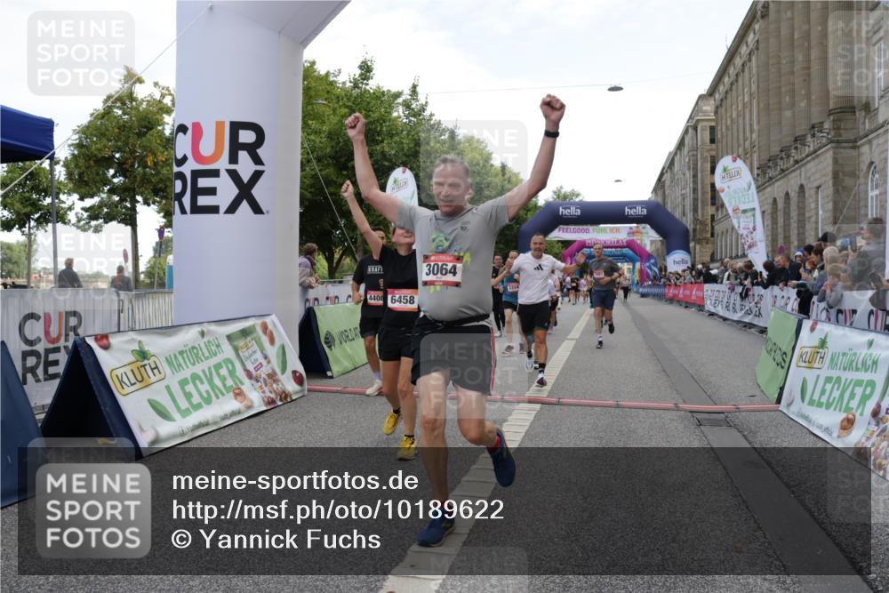06.09.2026 - CURREX Alsterlauf Yannick Fuchs http://msf.ph/oto/10189622 06.09.2026 10:05:40 Ziel 2267, 2476, 2659, 3064, 3180, 3230, 3314, 3439, 3457, 4152, 4408, 4430, 4511, 4538, 5135, 5373, 5405, 5406, 5777, 6458 meine-sportfotos.de