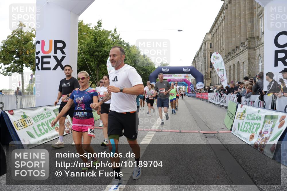 06.09.2026 - CURREX Alsterlauf Yannick Fuchs http://msf.ph/oto/10189704 06.09.2026 10:05:42 Ziel 2267, 2476, 2659, 3064, 3180, 3230, 3314, 3439, 3457, 4130, 4152, 4198, 4408, 4430, 4538, 5135, 5137, 5373, 5390, 5405, 5406, 5777, 6458 meine-sportfotos.de