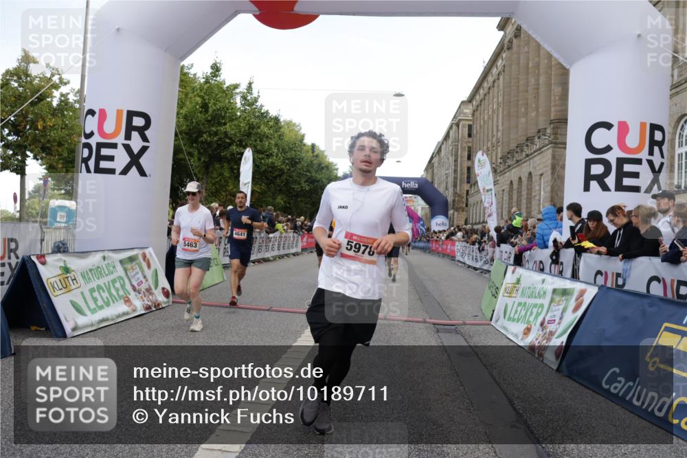 06.09.2026 - CURREX Alsterlauf Yannick Fuchs http://msf.ph/oto/10189711 06.09.2026 09:57:28 Ziel 2316, 2806, 2966, 3160, 3236, 3559, 3881, 3914, 3978, 4641, 4859, 5463, 5510, 5978, 6119, 6279, 8029, 8198, 8281 meine-sportfotos.de