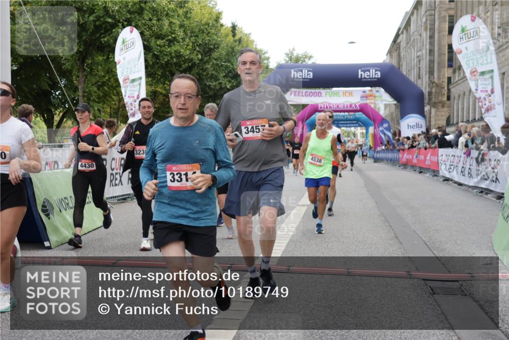 06.09.2026 - CURREX Alsterlauf Yannick Fuchs http://msf.ph/oto/10189749 06.09.2026 10:05:43 Ziel 2267, 2476, 2659, 3064, 3180, 3230, 3314, 3439, 3457, 4130, 4197, 4198, 4408, 4430, 4538, 5135, 5137, 5373, 5390, 5405, 5406, 5777, 6458 meine-sportfotos.de