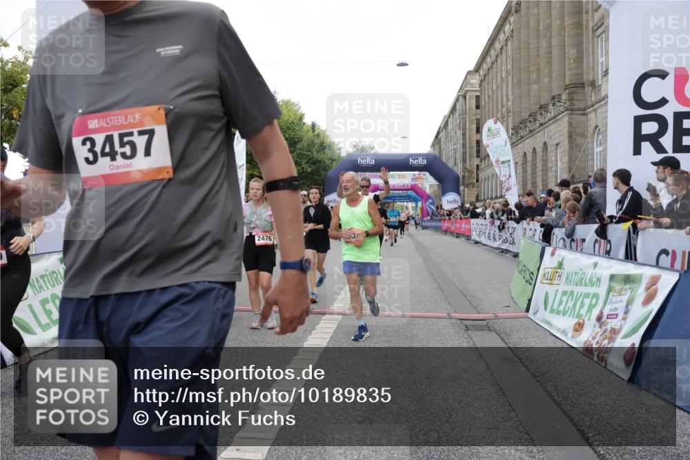 06.09.2026 - CURREX Alsterlauf Yannick Fuchs http://msf.ph/oto/10189835 06.09.2026 10:05:44 Ziel 2267, 2476, 2659, 3064, 3180, 3230, 3314, 3439, 3457, 4130, 4197, 4198, 4408, 4430, 4538, 5135, 5137, 5373, 5390, 5405, 5406, 5777, 6458 meine-sportfotos.de