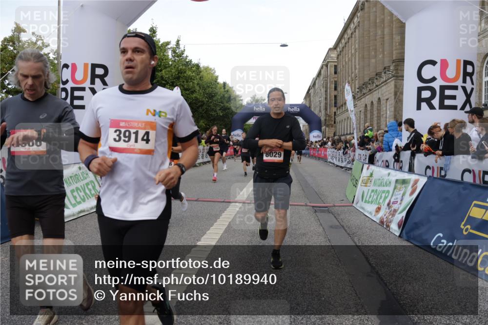 06.09.2026 - CURREX Alsterlauf Yannick Fuchs http://msf.ph/oto/10189940 06.09.2026 09:57:31 Ziel 2316, 2806, 2966, 3160, 3236, 3559, 3881, 3914, 4224, 4641, 4859, 5107, 5463, 5510, 5978, 6020, 8029, 8281 meine-sportfotos.de