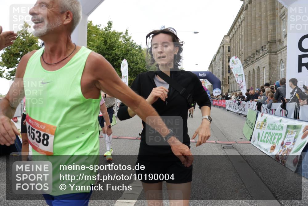 06.09.2026 - CURREX Alsterlauf Yannick Fuchs http://msf.ph/oto/10190004 06.09.2026 10:05:47 Ziel 2047, 2267, 2476, 2659, 3180, 3230, 3314, 3439, 3457, 4130, 4197, 4198, 4408, 4430, 4538, 4741, 4871, 5135, 5137, 5390, 5405, 5406, 5520, 6458 meine-sportfotos.de