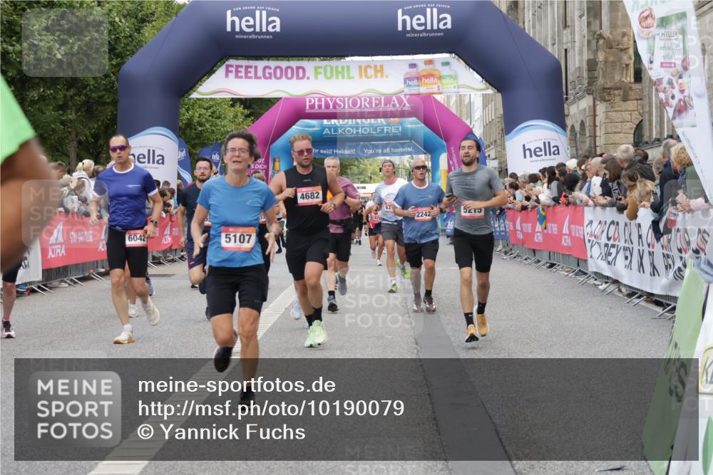06.09.2026 - CURREX Alsterlauf Yannick Fuchs http://msf.ph/oto/10190079 06.09.2026 09:57:34 Ziel 2242, 2806, 2966, 3097, 3160, 3236, 3514, 3559, 3914, 4213, 4224, 4641, 4682, 4859, 5107, 5215, 5463, 5510, 5775, 5978, 6020, 6042, 6365, 8029 meine-sportfotos.de