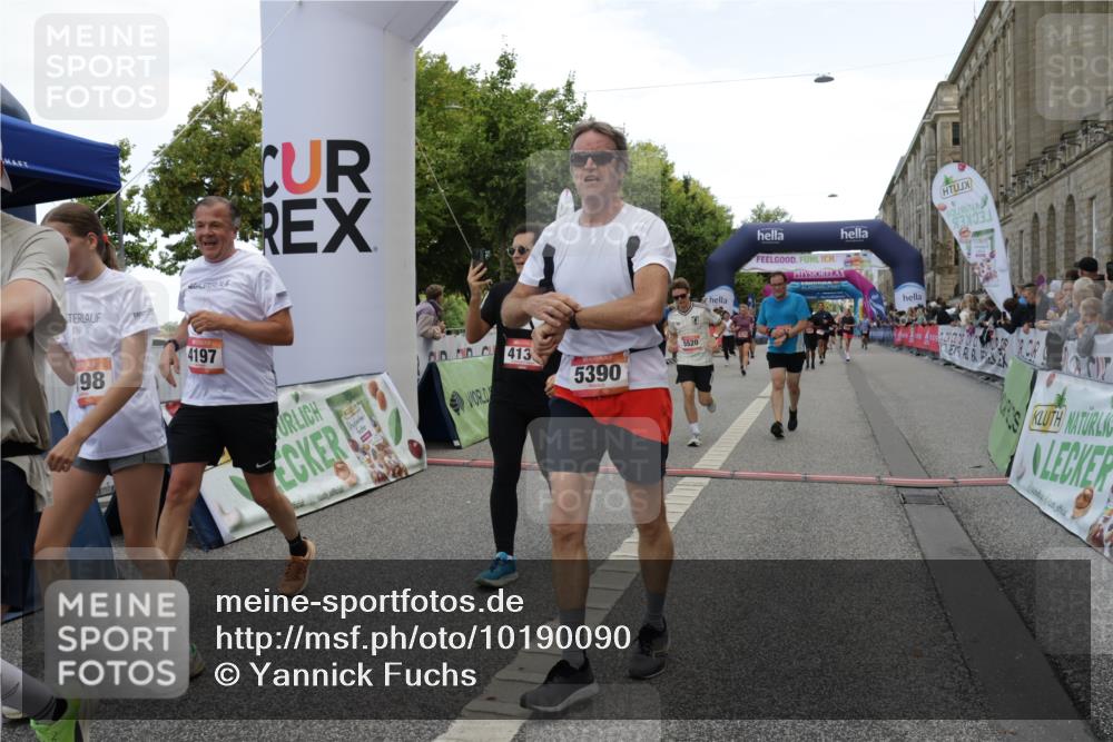 06.09.2026 - CURREX Alsterlauf Yannick Fuchs http://msf.ph/oto/10190090 06.09.2026 10:05:49 Ziel 2047, 2267, 2476, 2659, 3180, 3230, 3314, 3439, 3457, 4130, 4197, 4198, 4430, 4481, 4538, 4741, 4871, 5115, 5137, 5390, 5520, 5556, 6121 meine-sportfotos.de