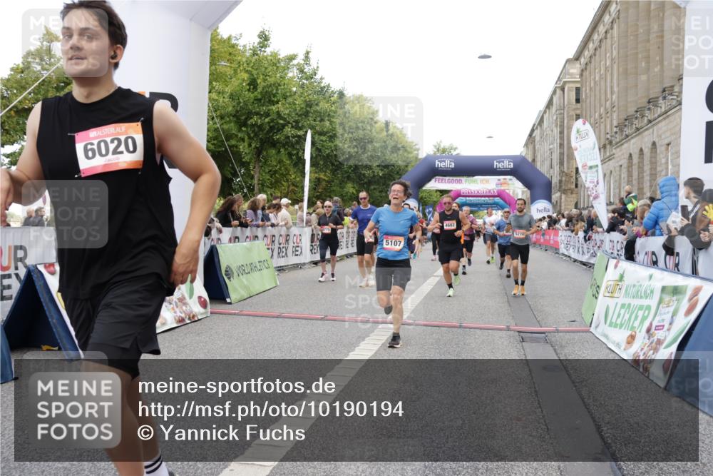 06.09.2026 - CURREX Alsterlauf Yannick Fuchs http://msf.ph/oto/10190194 06.09.2026 09:57:36 Ziel 2237, 2242, 2288, 2806, 2966, 3097, 3160, 3236, 3442, 3514, 3559, 3914, 4213, 4224, 4334, 4682, 4859, 5107, 5215, 5510, 5775, 6020, 6042, 6078, 6318, 6365, 8029, 8231 meine-sportfotos.de
