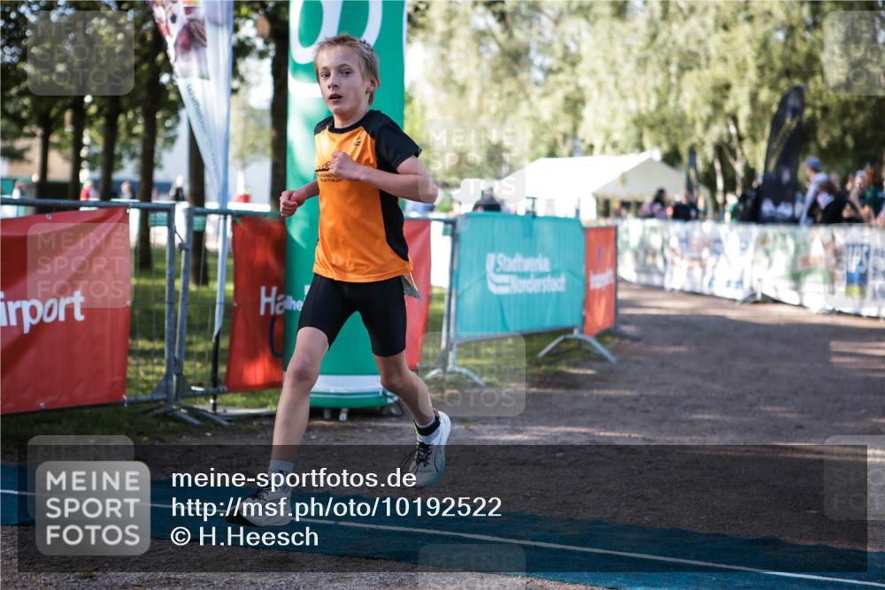 06.09.2026 - 20. Norderstedt Triathlon H.Heesch http://msf.ph/oto/10192522 06.09.2026 09:49:21 Ziel 611, 663 meine-sportfotos.de