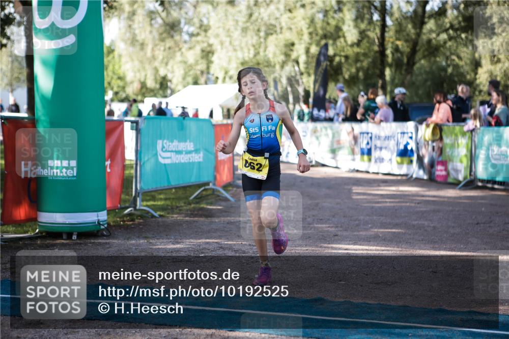 06.09.2026 - 20. Norderstedt Triathlon H.Heesch http://msf.ph/oto/10192525 06.09.2026 09:49:27 Ziel 611, 662, 663 meine-sportfotos.de