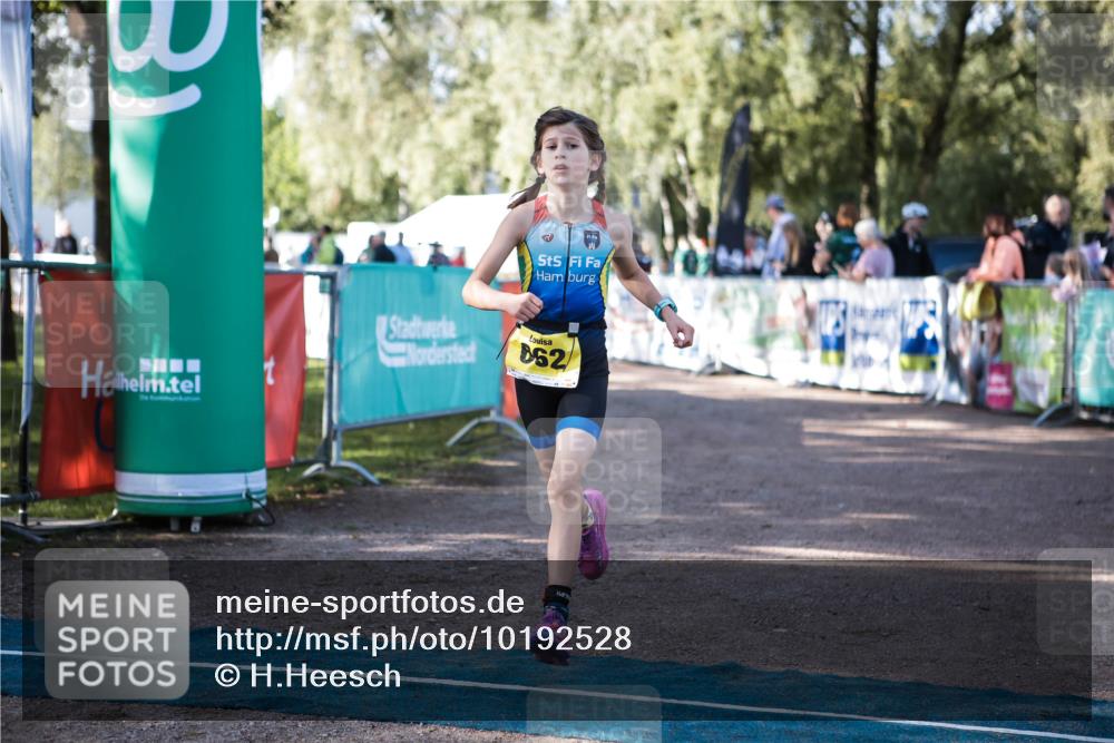 06.09.2026 - 20. Norderstedt Triathlon H.Heesch http://msf.ph/oto/10192528 06.09.2026 09:49:27 Ziel 611, 662, 663 meine-sportfotos.de