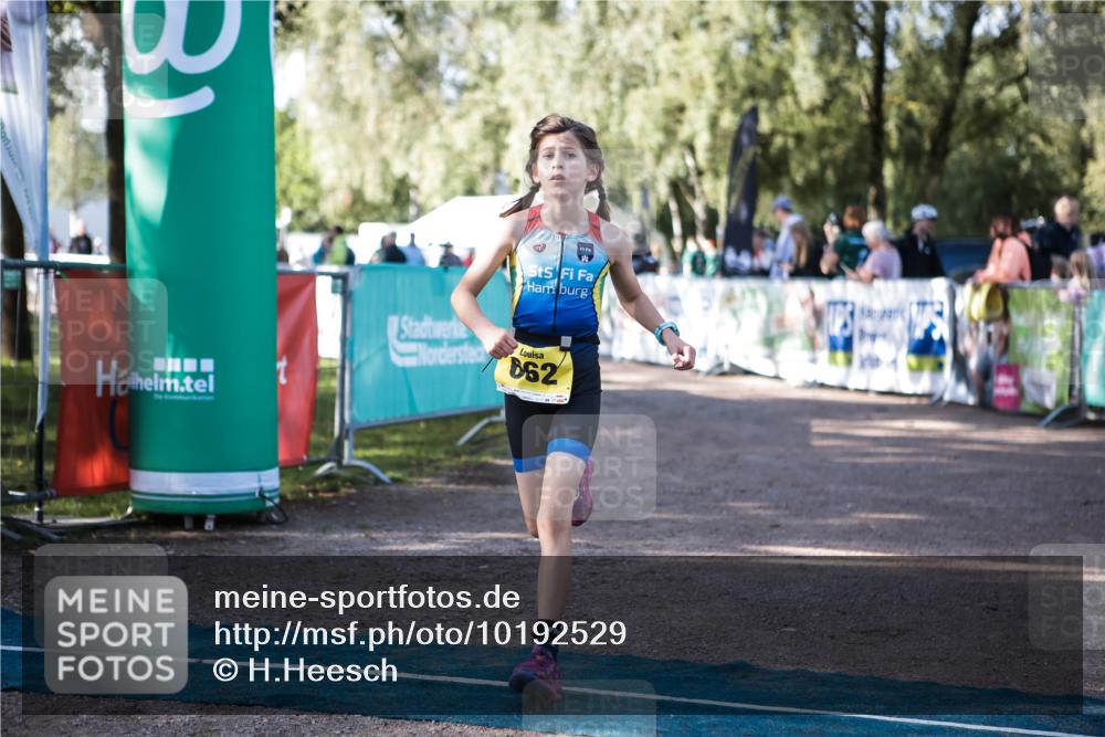 06.09.2026 - 20. Norderstedt Triathlon H.Heesch http://msf.ph/oto/10192529 06.09.2026 09:49:27 Ziel 611, 662, 663 meine-sportfotos.de