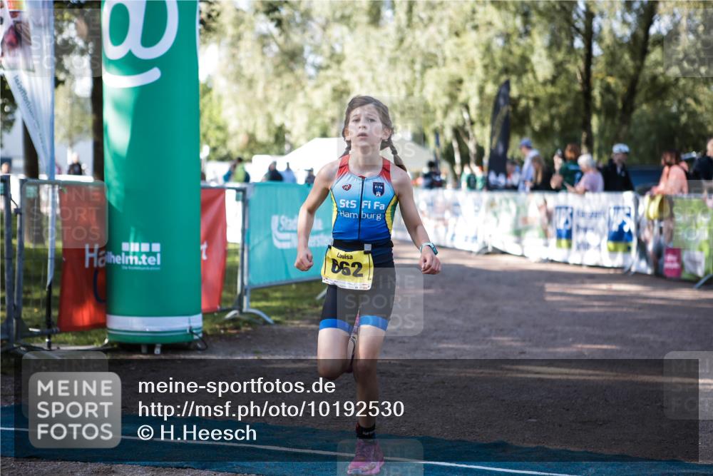 06.09.2026 - 20. Norderstedt Triathlon H.Heesch http://msf.ph/oto/10192530 06.09.2026 09:49:27 Ziel 611, 662, 663 meine-sportfotos.de