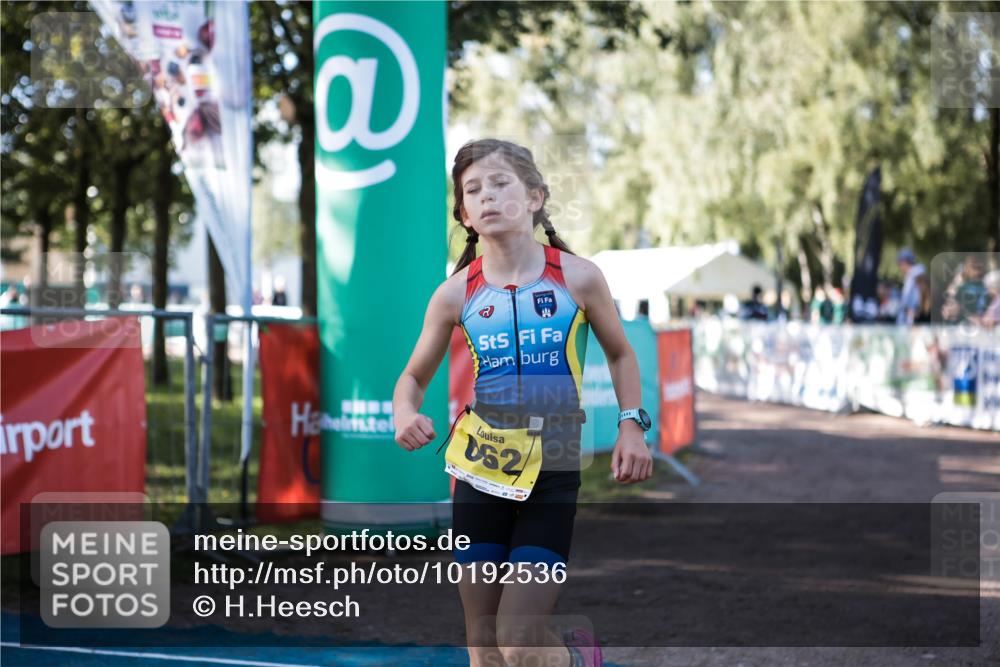 06.09.2026 - 20. Norderstedt Triathlon H.Heesch http://msf.ph/oto/10192536 06.09.2026 09:49:28 Ziel 662, 663 meine-sportfotos.de