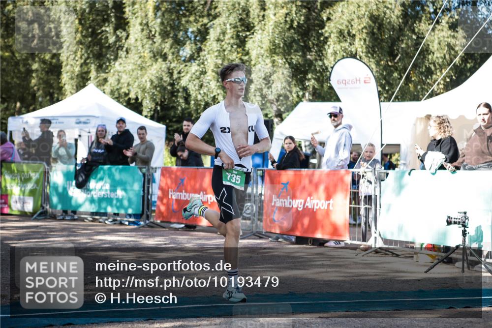 06.09.2026 - 20. Norderstedt Triathlon H.Heesch http://msf.ph/oto/10193479 06.09.2026 10:40:03 Ziel 735 meine-sportfotos.de