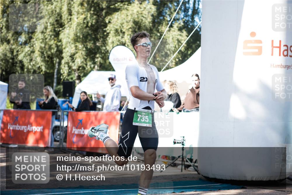 06.09.2026 - 20. Norderstedt Triathlon H.Heesch http://msf.ph/oto/10193493 06.09.2026 10:40:03 Ziel 735 meine-sportfotos.de