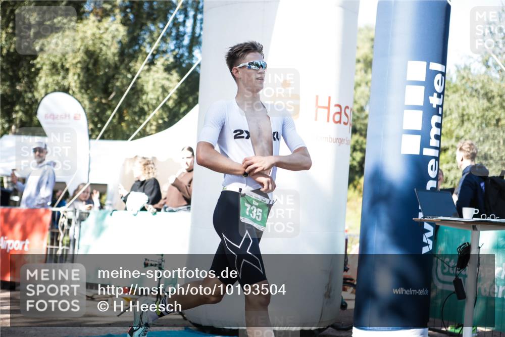 06.09.2026 - 20. Norderstedt Triathlon H.Heesch http://msf.ph/oto/10193504 06.09.2026 10:40:04 Ziel 735 meine-sportfotos.de