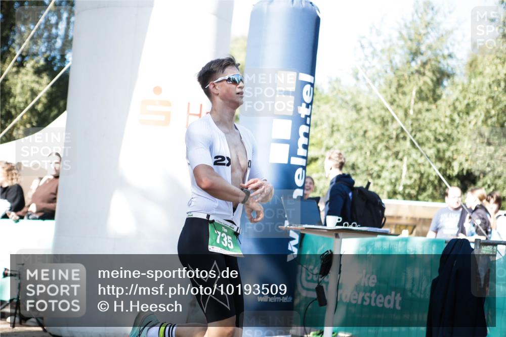 06.09.2026 - 20. Norderstedt Triathlon H.Heesch http://msf.ph/oto/10193509 06.09.2026 10:40:04 Ziel 735 meine-sportfotos.de