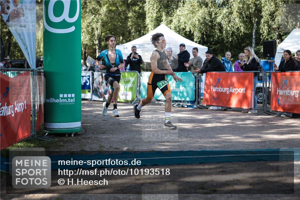 06.09.2026 - 20. Norderstedt Triathlon H.Heesch http://msf.ph/oto/10193518 06.09.2026 10:40:12 Ziel 718, 756 meine-sportfotos.de