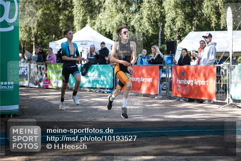 06.09.2026 - 20. Norderstedt Triathlon H.Heesch http://msf.ph/oto/10193527 06.09.2026 10:40:12 Ziel 718, 756 meine-sportfotos.de