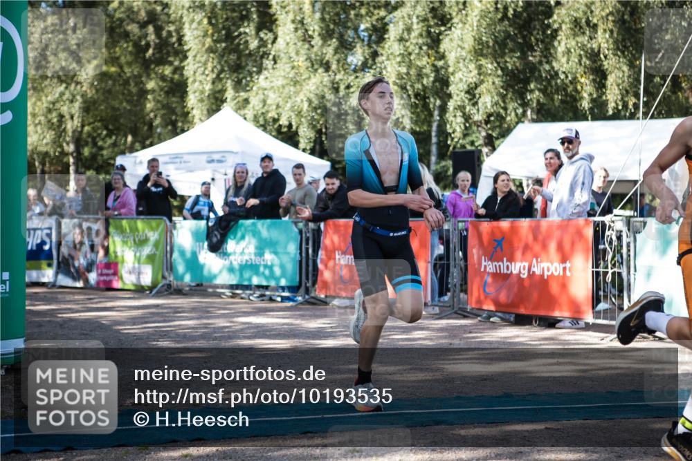 06.09.2026 - 20. Norderstedt Triathlon H.Heesch http://msf.ph/oto/10193535 06.09.2026 10:40:13 Ziel 718, 756 meine-sportfotos.de