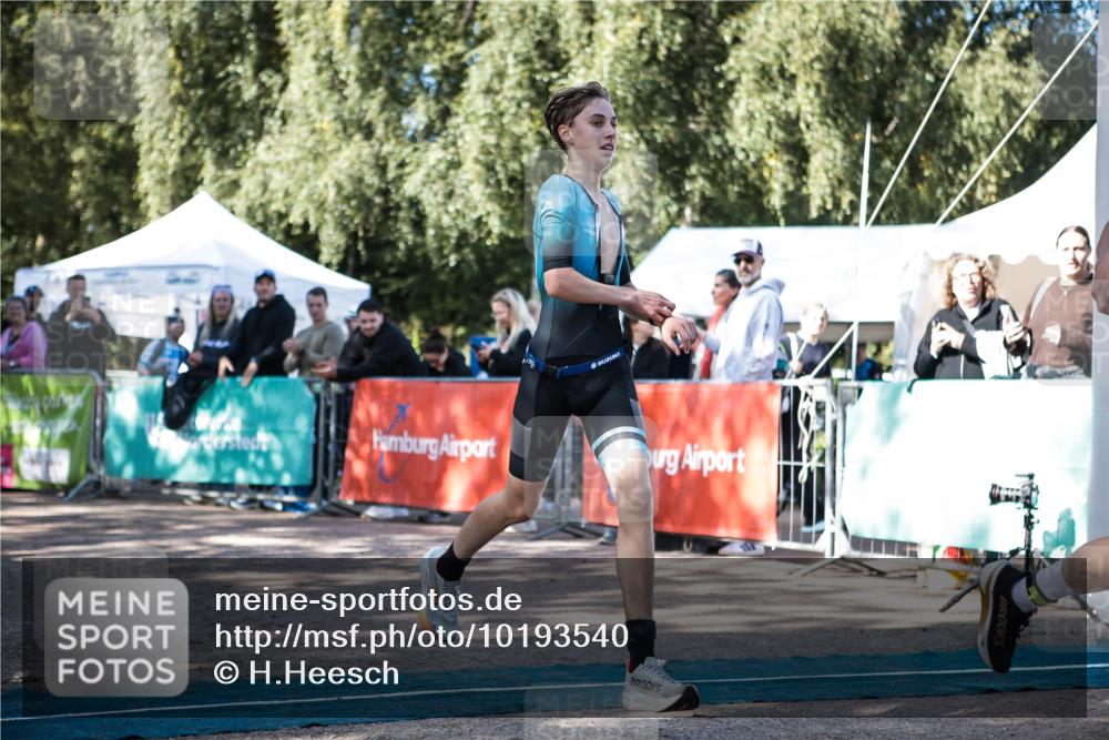 06.09.2026 - 20. Norderstedt Triathlon H.Heesch http://msf.ph/oto/10193540 06.09.2026 10:40:13 Ziel 718, 756 meine-sportfotos.de