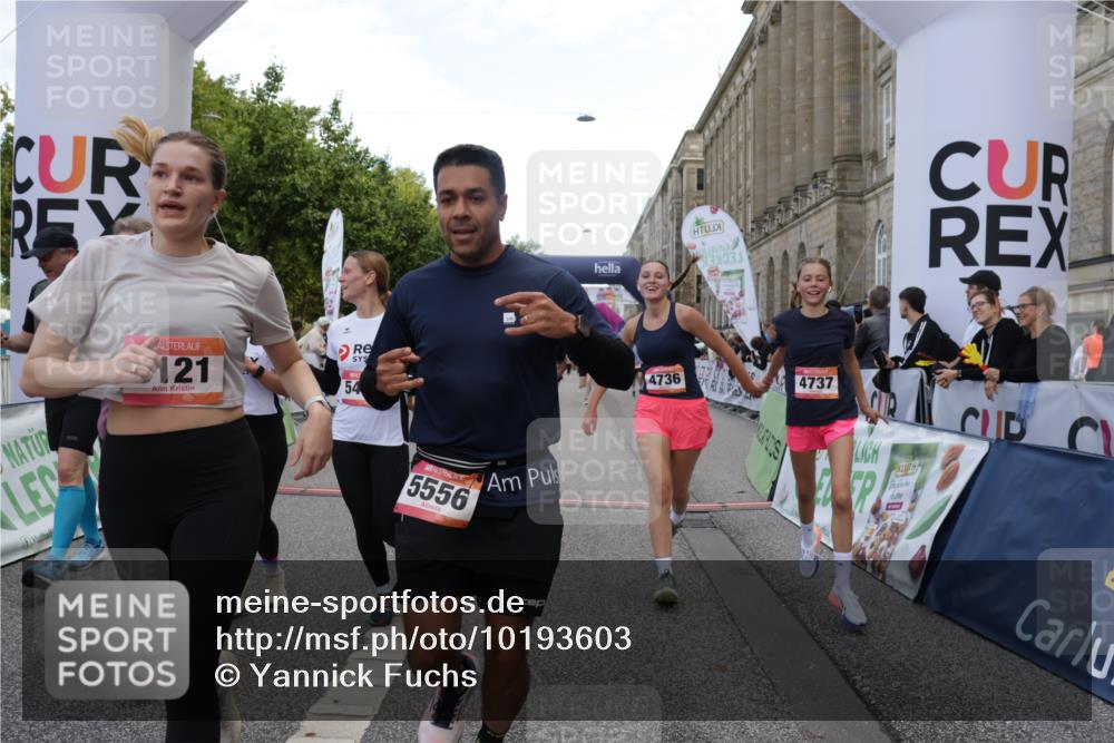 06.09.2026 - CURREX Alsterlauf Yannick Fuchs http://msf.ph/oto/10193603 06.09.2026 10:05:55 Ziel 2047, 3098, 3842, 3976, 4197, 4481, 4736, 4737, 4741, 4871, 5070, 5115, 5520, 5556, 5781, 6045, 6121 meine-sportfotos.de