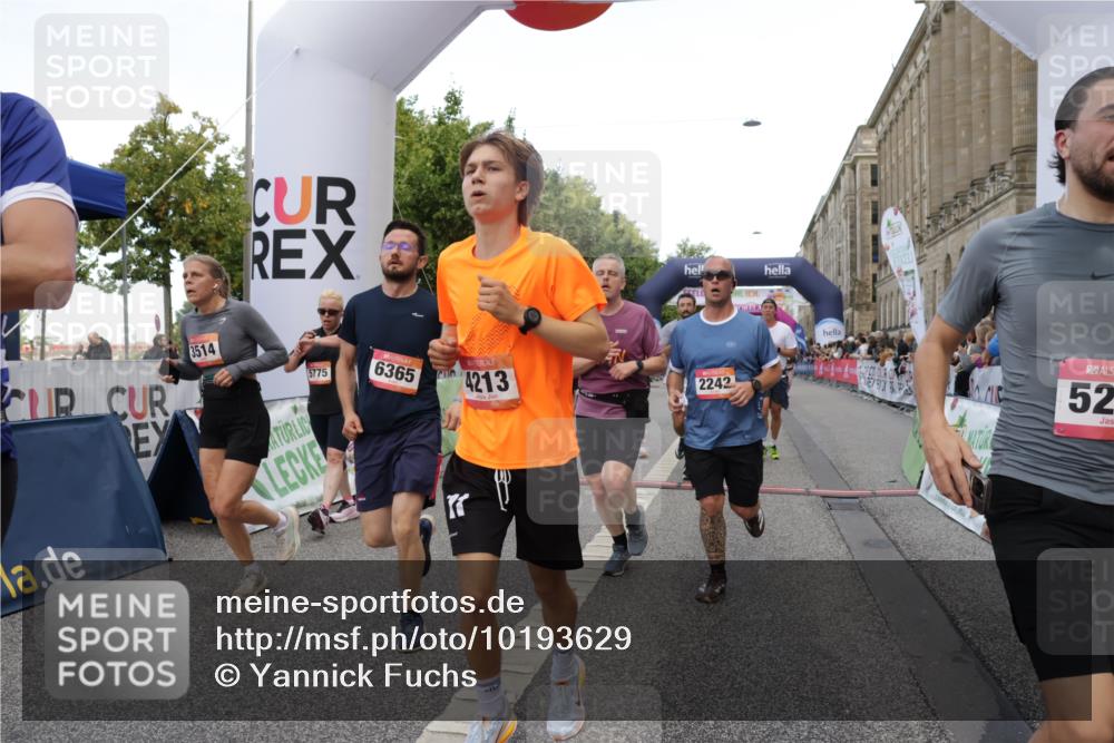 06.09.2026 - CURREX Alsterlauf Yannick Fuchs http://msf.ph/oto/10193629 06.09.2026 09:57:40 Ziel 2237, 2242, 2288, 2538, 2663, 2806, 2877, 2950, 3097, 3160, 3442, 3514, 4213, 4224, 4334, 4682, 4691, 5107, 5215, 5736, 5775, 6020, 6042, 6078, 6318, 6365, 8231, 8307 meine-sportfotos.de