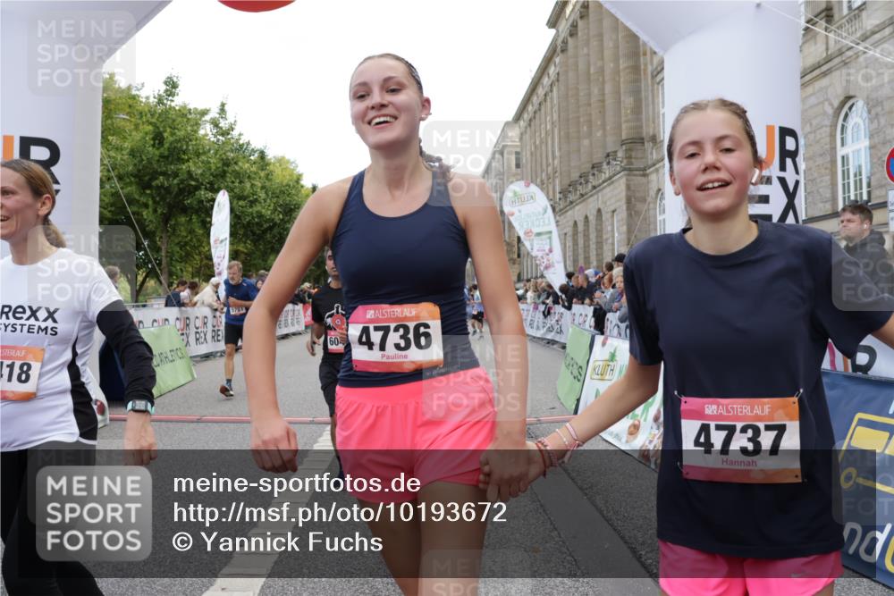 06.09.2026 - CURREX Alsterlauf Yannick Fuchs http://msf.ph/oto/10193672 06.09.2026 10:05:56 Ziel 2047, 3098, 3842, 3976, 4481, 4736, 4737, 4741, 4871, 5070, 5115, 5277, 5520, 5556, 5781, 6045, 6089, 6107, 6121 meine-sportfotos.de