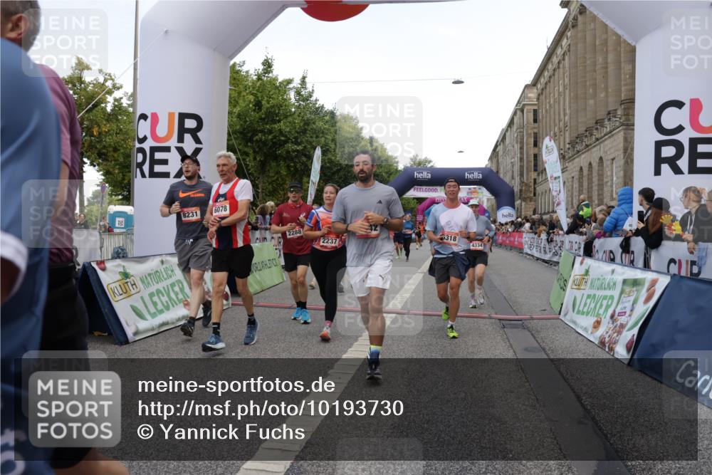 06.09.2026 - CURREX Alsterlauf Yannick Fuchs http://msf.ph/oto/10193730 06.09.2026 09:57:41 Ziel 2237, 2242, 2288, 2523, 2538, 2663, 2877, 2950, 3097, 3442, 3514, 4213, 4224, 4334, 4682, 4691, 5107, 5215, 5247, 5736, 5775, 6020, 6042, 6078, 6137, 6318, 6365, 8231, 8307 meine-sportfotos.de