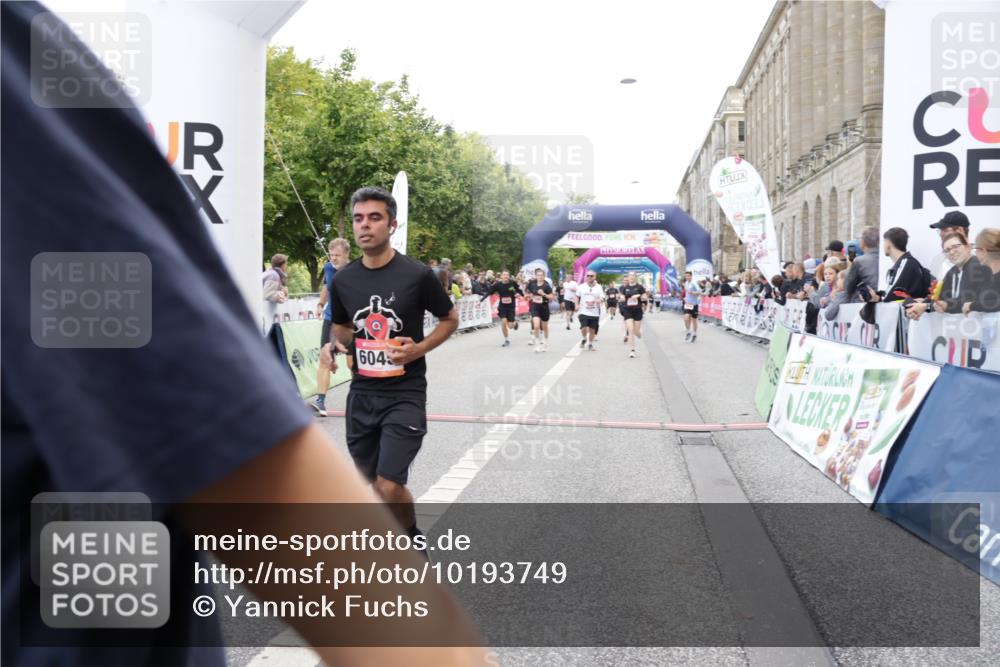 06.09.2026 - CURREX Alsterlauf Yannick Fuchs http://msf.ph/oto/10193749 06.09.2026 10:05:57 Ziel 2047, 3098, 3842, 3976, 4481, 4736, 4737, 4741, 4871, 5070, 5115, 5277, 5520, 5556, 5726, 5781, 6045, 6089, 6107, 6121, 8056 meine-sportfotos.de