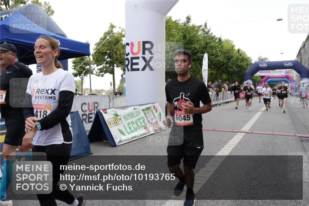 06.09.2026 - CURREX Alsterlauf Yannick Fuchs http://msf.ph/oto/10193765 06.09.2026 10:05:57 Ziel 2047, 3098, 3842, 3976, 4481, 4736, 4737, 4741, 4871, 5070, 5115, 5277, 5520, 5556, 5726, 5781, 6045, 6089, 6107, 6121, 8056 meine-sportfotos.de