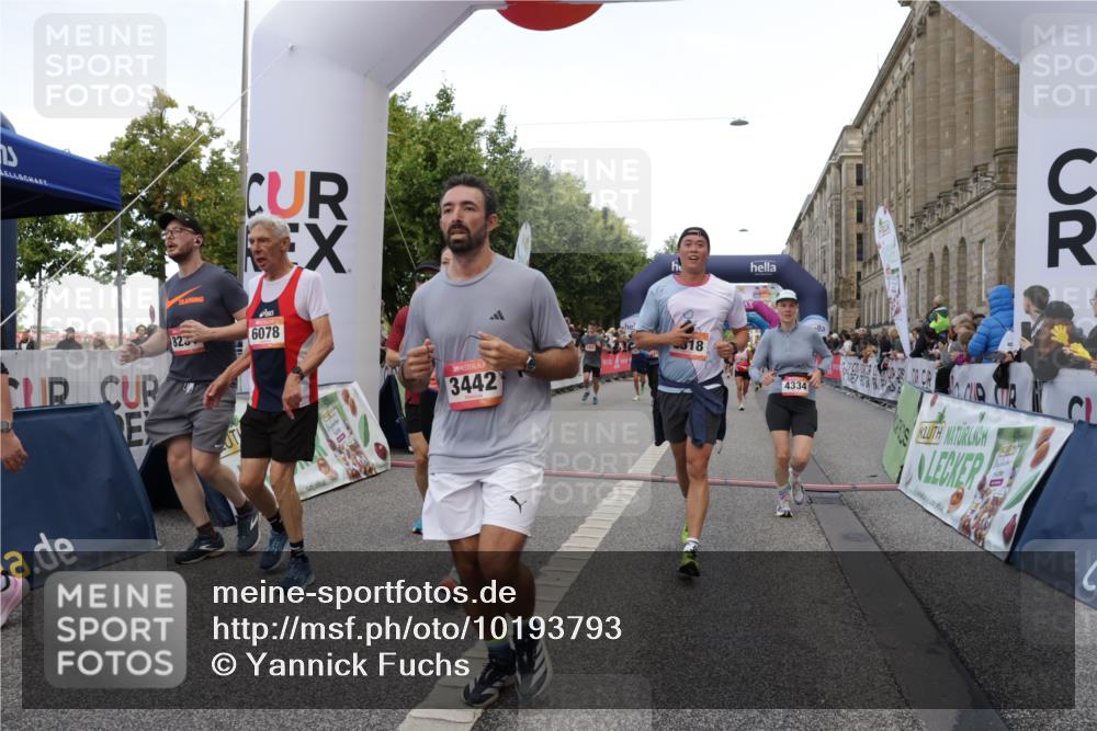 06.09.2026 - CURREX Alsterlauf Yannick Fuchs http://msf.ph/oto/10193793 06.09.2026 09:57:42 Ziel 2237, 2242, 2288, 2523, 2538, 2663, 2877, 2950, 3097, 3122, 3442, 3514, 4213, 4334, 4682, 4691, 5107, 5215, 5247, 5660, 5736, 5775, 6042, 6078, 6137, 6318, 6365, 8231, 8307 meine-sportfotos.de