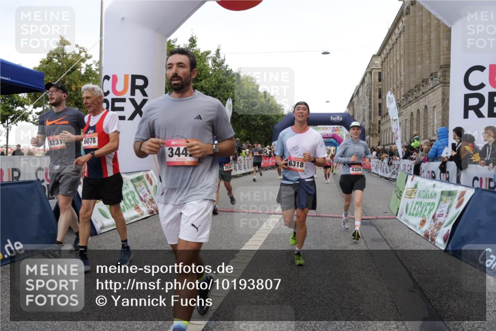 06.09.2026 - CURREX Alsterlauf Yannick Fuchs http://msf.ph/oto/10193807 06.09.2026 09:57:42 Ziel 2237, 2242, 2288, 2523, 2538, 2663, 2877, 2950, 3097, 3122, 3442, 3514, 4213, 4334, 4682, 4691, 5107, 5215, 5247, 5660, 5736, 5775, 6042, 6078, 6137, 6318, 6365, 8231, 8307 meine-sportfotos.de