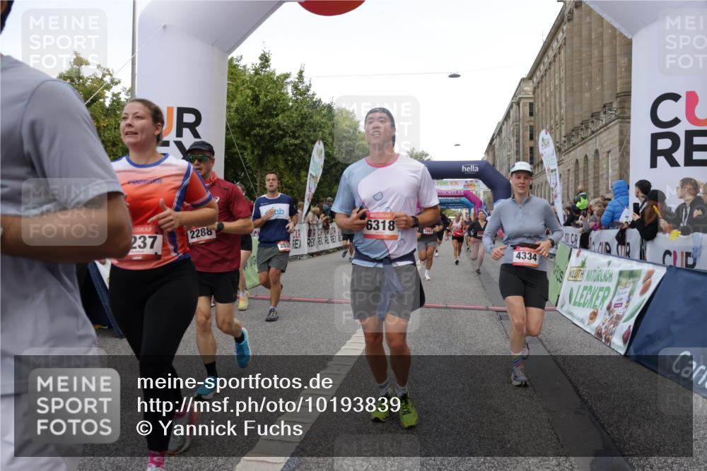 06.09.2026 - CURREX Alsterlauf Yannick Fuchs http://msf.ph/oto/10193839 06.09.2026 09:57:42 Ziel 2237, 2242, 2288, 2523, 2538, 2663, 2877, 2950, 3097, 3122, 3442, 3514, 4213, 4334, 4682, 4691, 5107, 5215, 5247, 5660, 5736, 5775, 6042, 6078, 6137, 6318, 6365, 8231, 8307 meine-sportfotos.de
