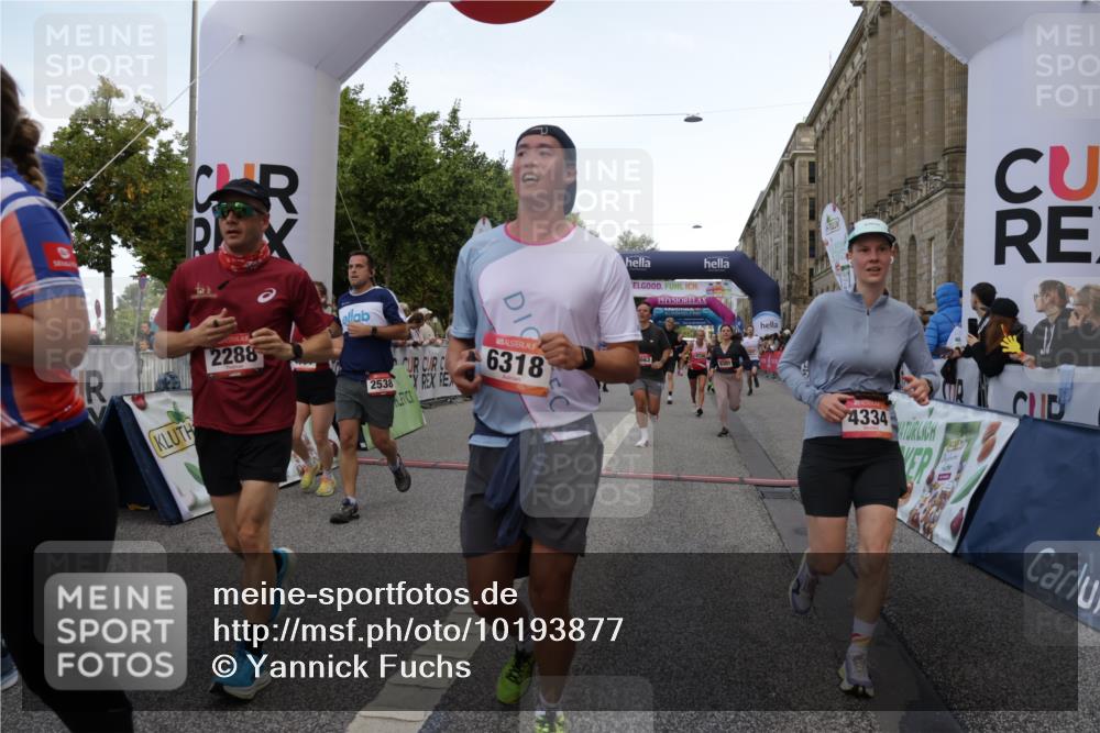 06.09.2026 - CURREX Alsterlauf Yannick Fuchs http://msf.ph/oto/10193877 06.09.2026 09:57:42 Ziel 2237, 2242, 2288, 2523, 2538, 2663, 2877, 2950, 3097, 3122, 3442, 3514, 4213, 4334, 4682, 4691, 5107, 5215, 5247, 5660, 5736, 5775, 6042, 6078, 6137, 6318, 6365, 8231, 8307 meine-sportfotos.de
