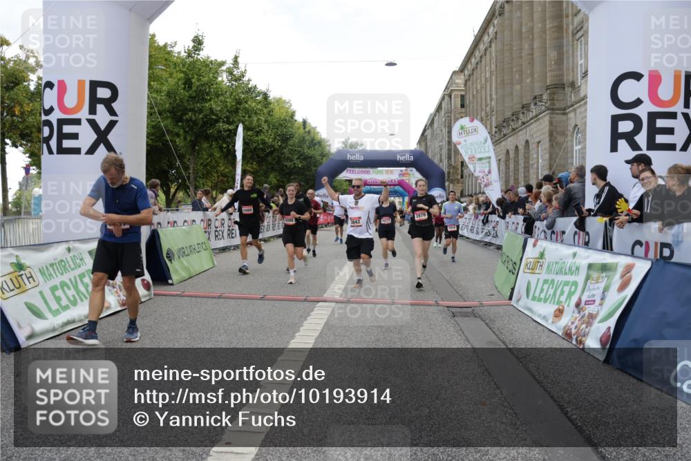 06.09.2026 - CURREX Alsterlauf Yannick Fuchs http://msf.ph/oto/10193914 06.09.2026 10:05:59 Ziel 3098, 3842, 3976, 4481, 4736, 4737, 4741, 4894, 5070, 5115, 5277, 5556, 5726, 5781, 6045, 6089, 6107, 6121, 6385, 8056, 8143 meine-sportfotos.de