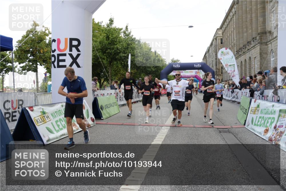 06.09.2026 - CURREX Alsterlauf Yannick Fuchs http://msf.ph/oto/10193944 06.09.2026 10:06:00 Ziel 3098, 3842, 3976, 4481, 4736, 4737, 4894, 5070, 5115, 5277, 5556, 5726, 5781, 6045, 6089, 6107, 6121, 6385, 8056, 8143 meine-sportfotos.de