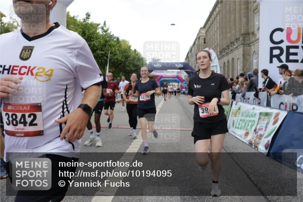 06.09.2026 - CURREX Alsterlauf Yannick Fuchs http://msf.ph/oto/10194095 06.09.2026 10:06:01 Ziel 3098, 3842, 3976, 4481, 4736, 4737, 4894, 5070, 5115, 5277, 5556, 5726, 5781, 6045, 6089, 6107, 6121, 6385, 8056, 8143 meine-sportfotos.de