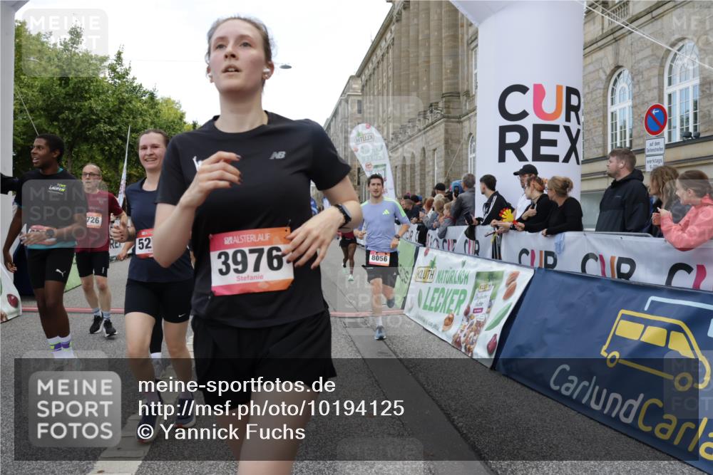 06.09.2026 - CURREX Alsterlauf Yannick Fuchs http://msf.ph/oto/10194125 06.09.2026 10:06:02 Ziel 2413, 2457, 3098, 3842, 3976, 4736, 4737, 4894, 5070, 5277, 5726, 5781, 6045, 6089, 6107, 6385, 8056, 8143 meine-sportfotos.de
