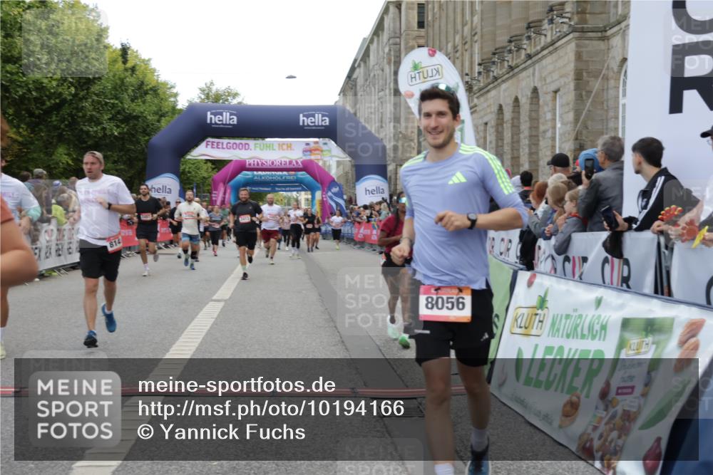 06.09.2026 - CURREX Alsterlauf Yannick Fuchs http://msf.ph/oto/10194166 06.09.2026 10:06:03 Ziel 2413, 2457, 2458, 3098, 3842, 3976, 4894, 5277, 5726, 5781, 6045, 6089, 6107, 6385, 8056, 8143 meine-sportfotos.de