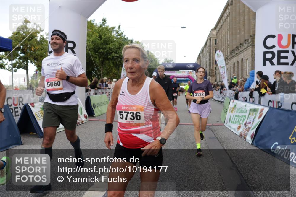 06.09.2026 - CURREX Alsterlauf Yannick Fuchs http://msf.ph/oto/10194177 06.09.2026 09:57:48 Ziel 2237, 2288, 2523, 2538, 2663, 2672, 2877, 2932, 2950, 3122, 4334, 4691, 4950, 5111, 5247, 5660, 5736, 5790, 6108, 6137, 6239, 6318, 8231, 8307 meine-sportfotos.de