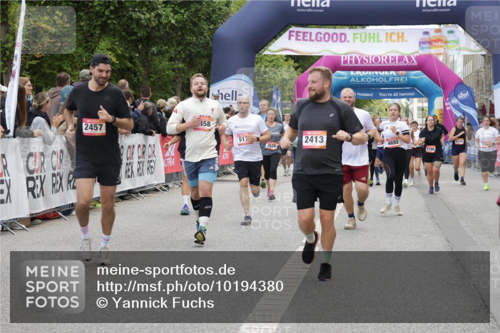 06.09.2026 - CURREX Alsterlauf Yannick Fuchs http://msf.ph/oto/10194380 06.09.2026 10:06:05 Ziel 2413, 2457, 2458, 3098, 3842, 3976, 4383, 4679, 4692, 4894, 5174, 5277, 5726, 5781, 6089, 6107, 6385, 8056, 8143, 8161 meine-sportfotos.de