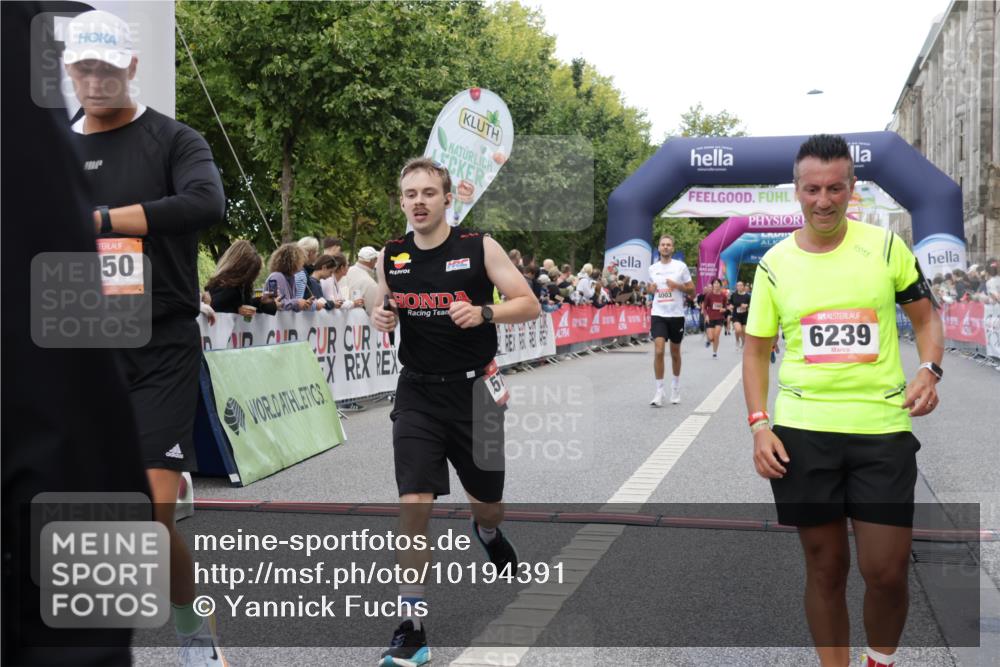 06.09.2026 - CURREX Alsterlauf Yannick Fuchs http://msf.ph/oto/10194391 06.09.2026 09:57:51 Ziel 2523, 2663, 2672, 2877, 2932, 2950, 3122, 4003, 4950, 5111, 5247, 5660, 5736, 5790, 6108, 6137, 6239, 8307 meine-sportfotos.de