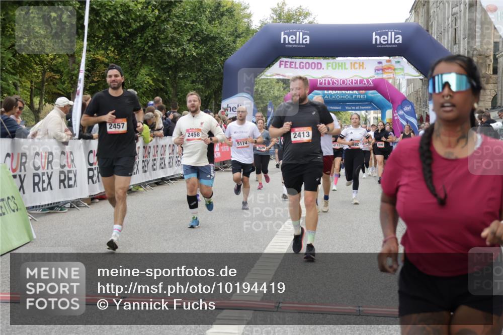 06.09.2026 - CURREX Alsterlauf Yannick Fuchs http://msf.ph/oto/10194419 06.09.2026 10:06:06 Ziel 2413, 2457, 2458, 3098, 3529, 3842, 3976, 4110, 4383, 4679, 4692, 4894, 5174, 5277, 5303, 5726, 6089, 6107, 6385, 6433, 8056, 8143, 8161 meine-sportfotos.de