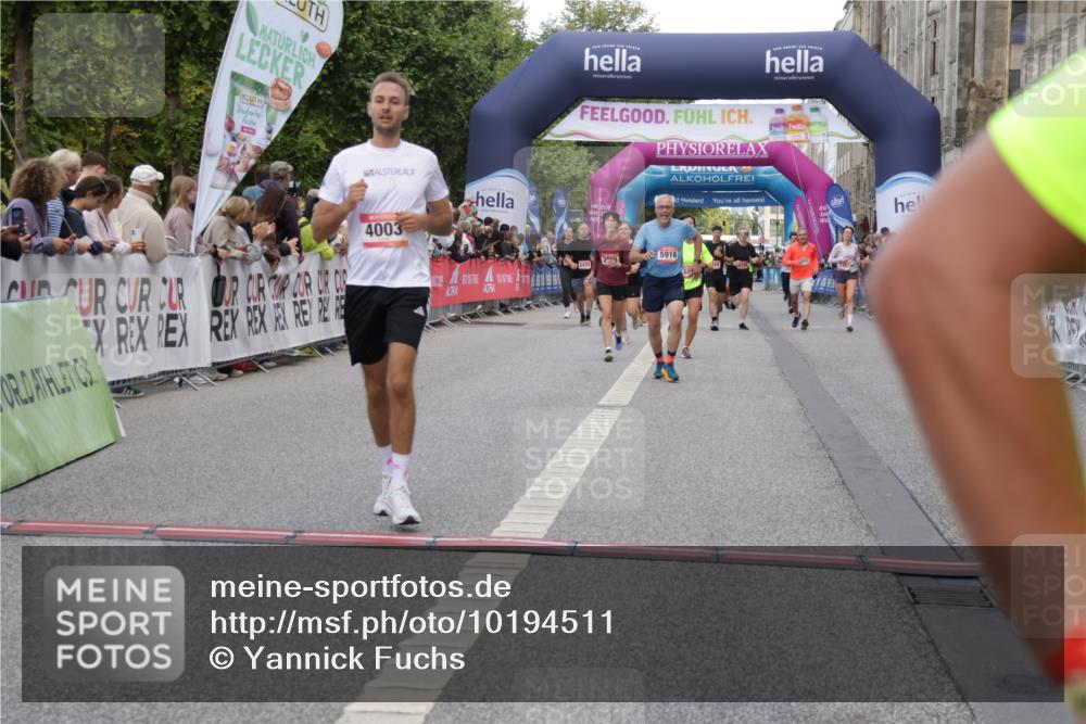 06.09.2026 - CURREX Alsterlauf Yannick Fuchs http://msf.ph/oto/10194511 06.09.2026 09:57:54 Ziel 2672, 2932, 2965, 3122, 3403, 4003, 4950, 5111, 5660, 5790, 5916, 6108, 6239 meine-sportfotos.de