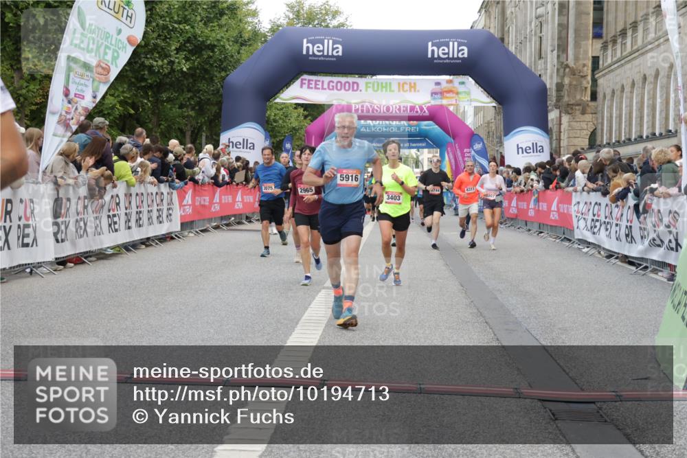 06.09.2026 - CURREX Alsterlauf Yannick Fuchs http://msf.ph/oto/10194713 06.09.2026 09:57:56 Ziel 2672, 2875, 2932, 2965, 3075, 3403, 3744, 4003, 4950, 5111, 5470, 5790, 5916, 6108, 6239 meine-sportfotos.de