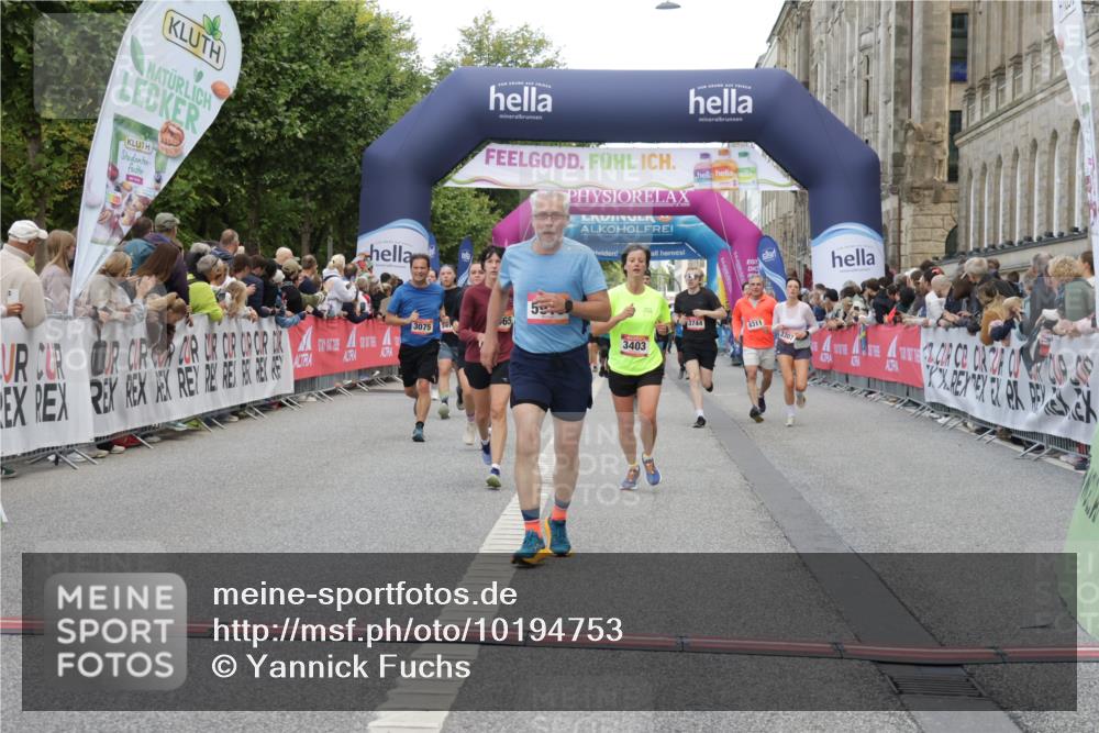 06.09.2026 - CURREX Alsterlauf Yannick Fuchs http://msf.ph/oto/10194753 06.09.2026 09:57:56 Ziel 2672, 2875, 2932, 2965, 3075, 3403, 3744, 4003, 4950, 5111, 5470, 5790, 5916, 6108, 6239 meine-sportfotos.de