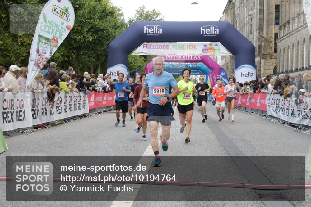 06.09.2026 - CURREX Alsterlauf Yannick Fuchs http://msf.ph/oto/10194764 06.09.2026 09:57:56 Ziel 2672, 2875, 2932, 2965, 3075, 3403, 3744, 4003, 4950, 5111, 5470, 5790, 5916, 6108, 6239 meine-sportfotos.de