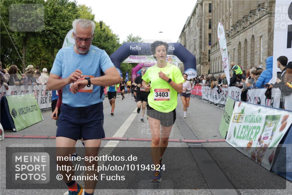 06.09.2026 - CURREX Alsterlauf Yannick Fuchs http://msf.ph/oto/10194924 06.09.2026 09:57:59 Ziel 2875, 2965, 3075, 3307, 3369, 3403, 3744, 4003, 5470, 5916, 6153, 8152, 8229, 8311 meine-sportfotos.de